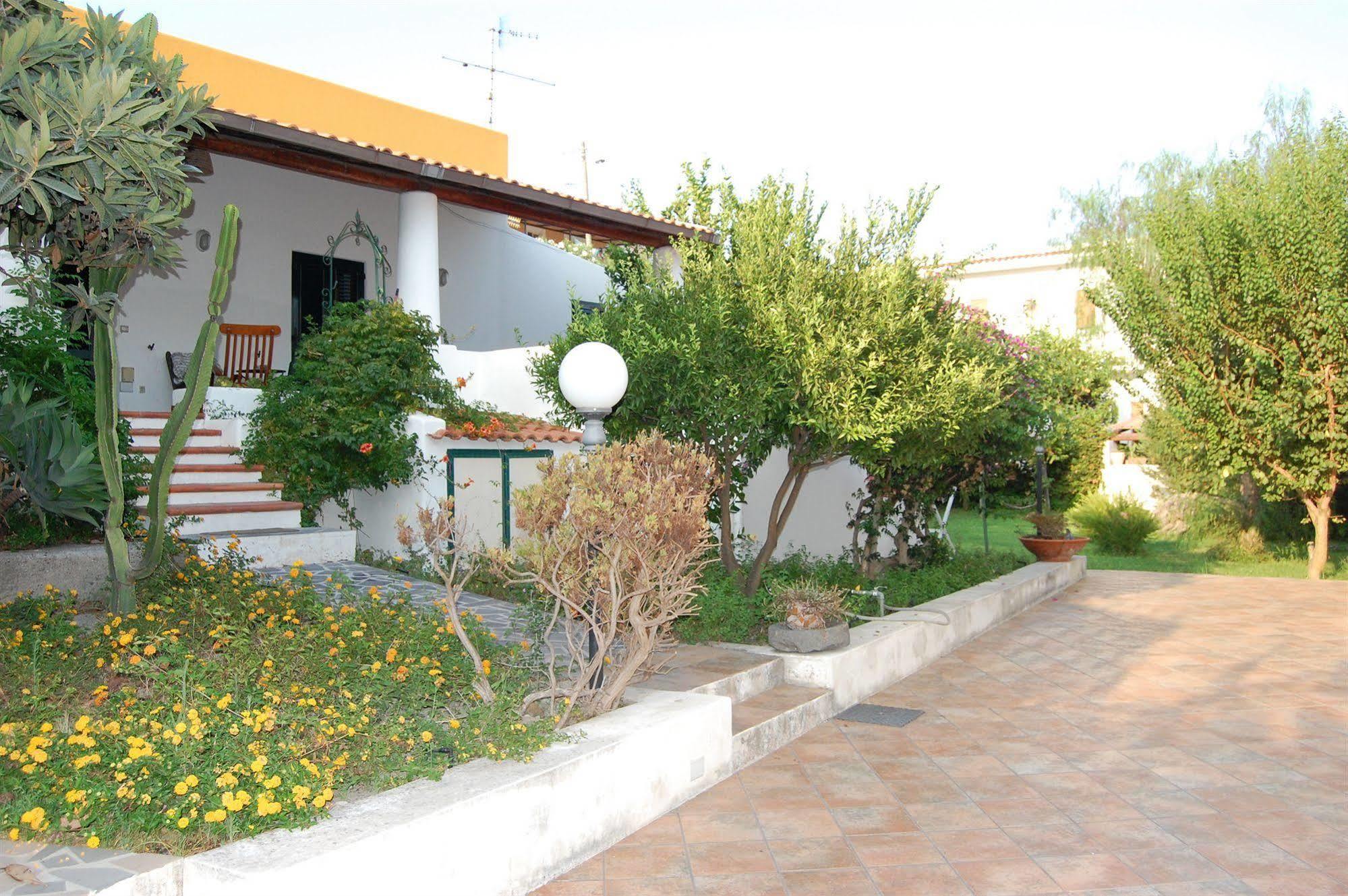 Residence Hotel Baia Portinenti Lipari  Exterior foto